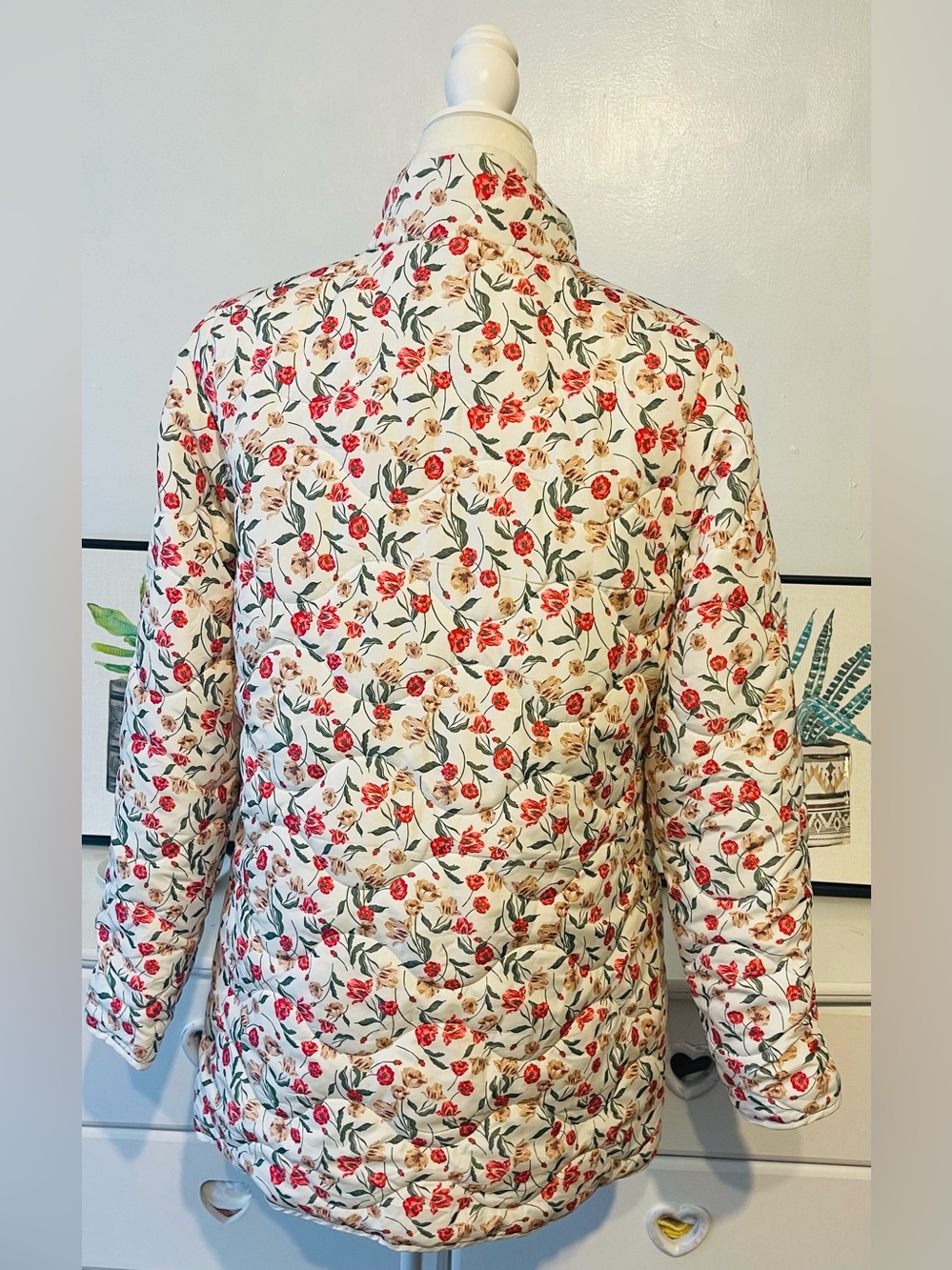 Draper James Cream Quilted Floral Utility Jacket with Red and Green Print size M - Picture 8 of 11